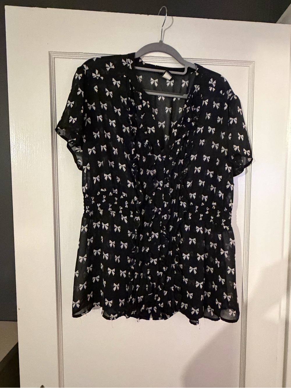 Torrid Black Bow-Print Short Sleeve Peplum Top